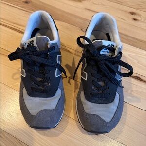 New Balance 574 sneakers in a grey and black colorway. Size 6.5